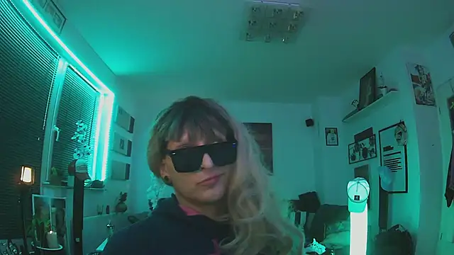 hellgirl1980 online show from October 22, 8:08 pm