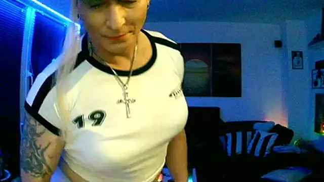 hellgirl1980 online show from November 11, 9:09 pm