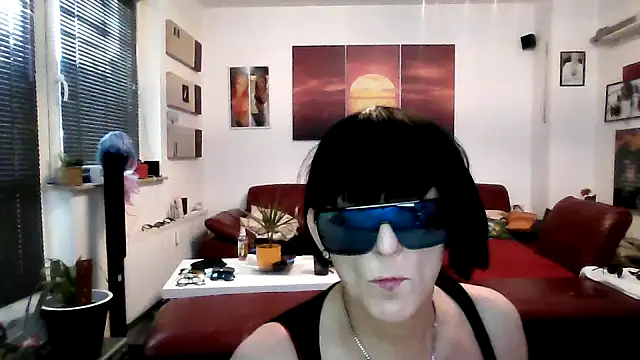Snapshot of hellgirl1980 chatting on September 23, 5:09 pm hellgirl1980 online show from September 23, 5:09 pm