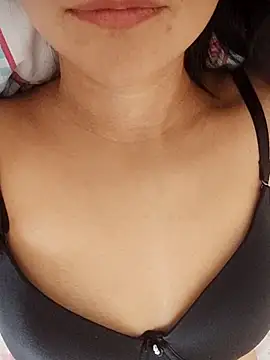 Snapshot of bebeksiii chatting on October 28, 8:24 am bebeksiii online show from October 28, 8:24 am