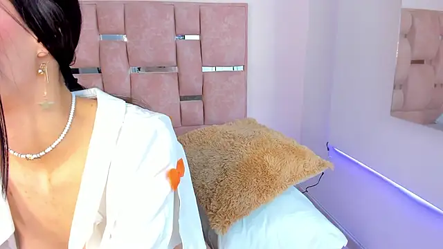 Snapshot of Daeni_ chatting on September 16, 4:35 am Daeni online show from September 16, 4:35 am