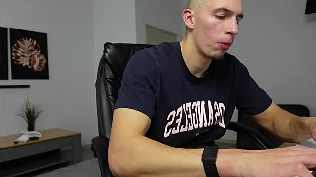 Ryan Dozer online show from October 30, 8:12 am