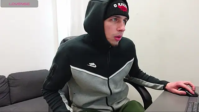 Ryan Dozer online show from April 2, 5:58 am