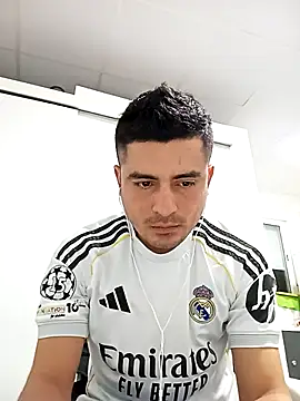 Andr3s69xxx online show from February 15, 7:46 pm