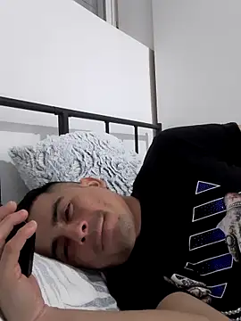 Andr3s69xxx online show from February 10, 9:03 pm