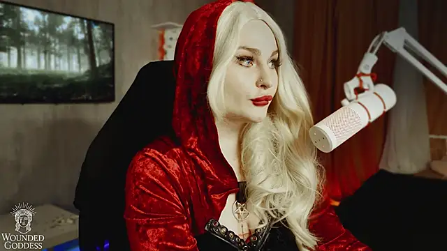 Snapshot of Wounded_Goddess_ chatting on October 31, 2:13 pm Wounded Goddess  online show from October 31, 2:13 pm