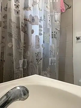 littyleesh1 online show from April 12, 1:36 pm