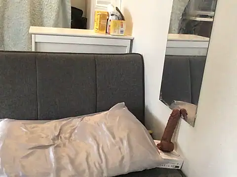 littyleesh1 online show from October 24, 5:45 pm