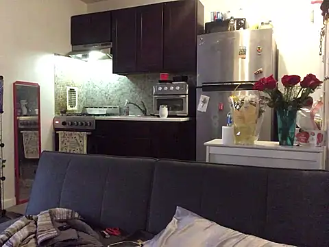 littyleesh1 online show from April 10, 11:28 am