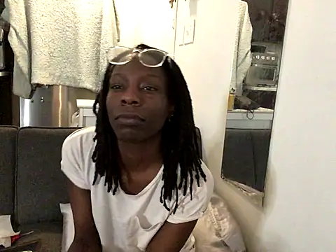 littyleesh1 online show from November 4, 12:47 am