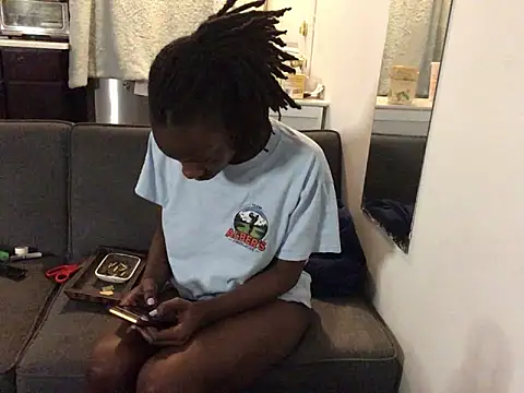 littyleesh1 online show from October 20, 8:15 am