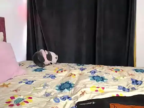 charlottekiss99 online show from April 1, 1:52 pm