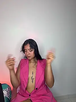 charlottekiss99 online show from April 13, 1:48 pm