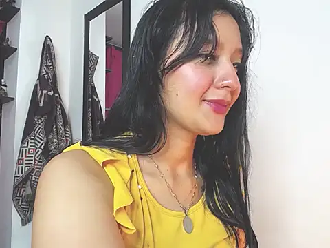 Snapshot of charlottekiss99 chatting on December 15, 1:44 am charlottekiss99 online show from December 15, 1:44 am