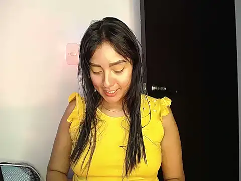 charlottekiss99 online show from May 11, 1:45 pm