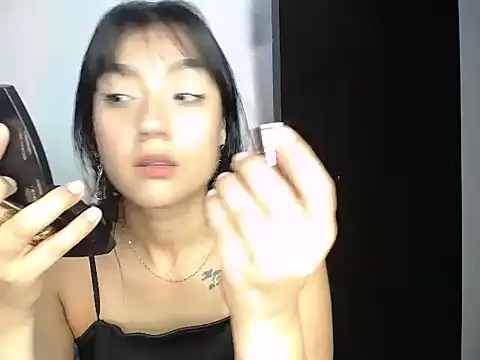 charlottekiss99 online show from May 12, 2:01 pm