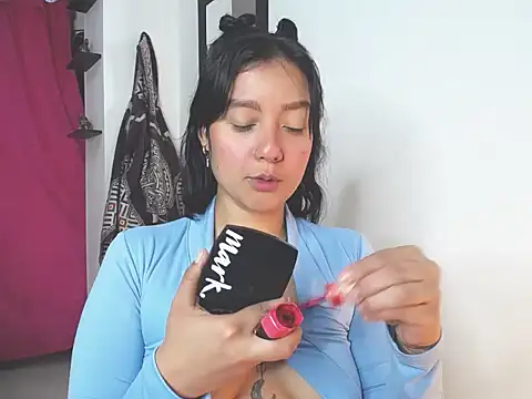 Snapshot of charlottekiss99 chatting on December 14, 1:39 pm charlottekiss99 online show from December 14, 1:39 pm