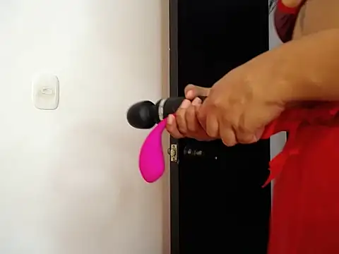 Snapshot of charlottekiss99 chatting on February 28, 8:52 pm charlottekiss99 online show from February 28, 8:52 pm