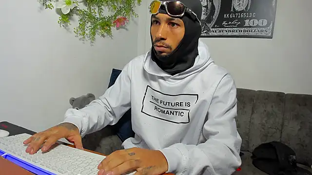 Snapshot of carl_jhonson821 chatting on November 7, 7:35 am carl jhonson821 online show from November 7, 7:35 am