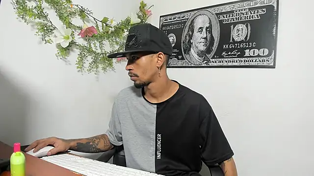 Snapshot of carl_jhonson821 chatting on November 1, 1:12 am carl jhonson821 online show from November 1, 1:12 am