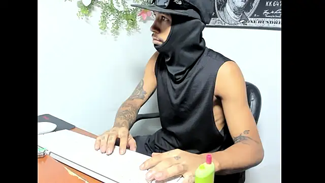 Snapshot of carl_jhonson821 chatting on November 2, 10:42 am carl jhonson821 online show from November 2, 10:42 am