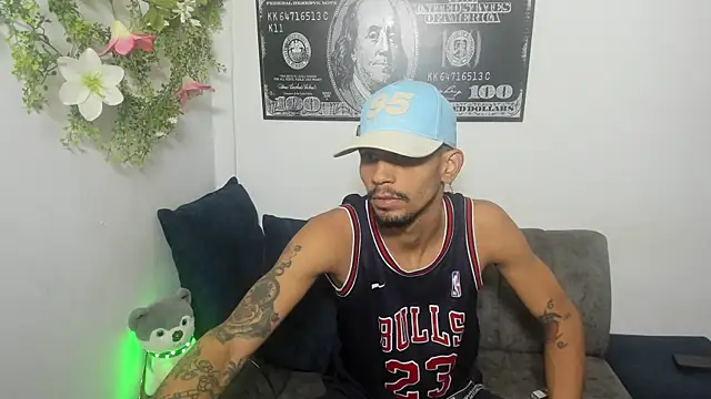 Snapshot of carl_jhonson821 chatting on November 12, 12:42 pm carl jhonson821 online show from November 12, 12:42 pm