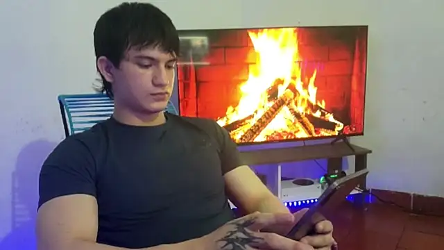 ErickWalton online show from October 23, 5:28 am