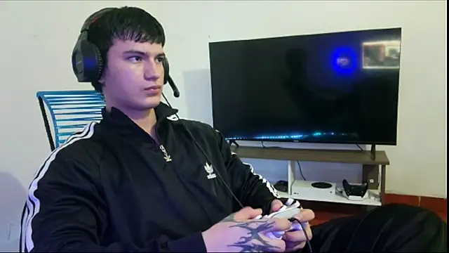 ErickWalton online show from November 5, 5:32 am