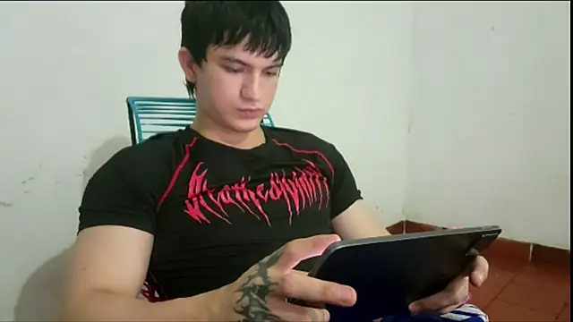 ErickWalton online show from October 18, 5:09 am