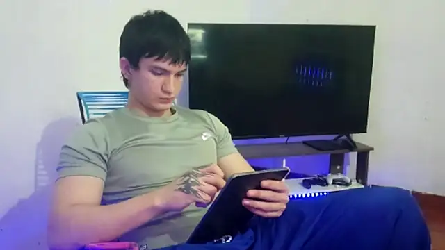 ErickWalton online show from October 22, 5:07 am