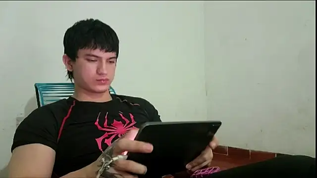 ErickWalton online show from October 17, 5:11 am