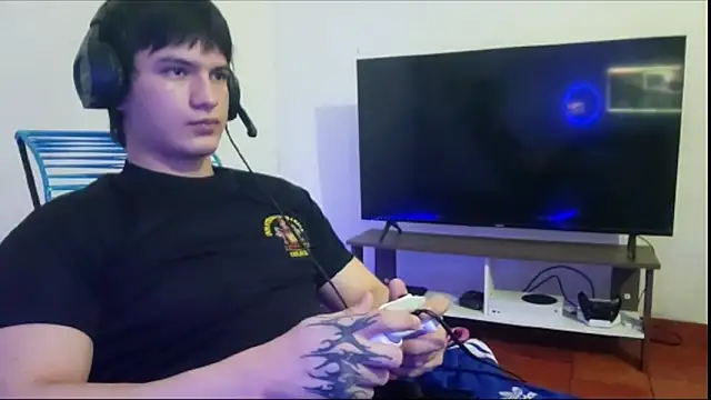 ErickWalton online show from October 28, 4:35 am