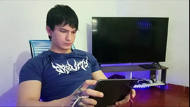 ErickWalton online show from October 21, 5:18 am