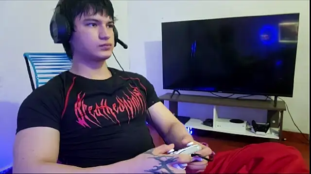 ErickWalton online show from October 31, 5:37 am