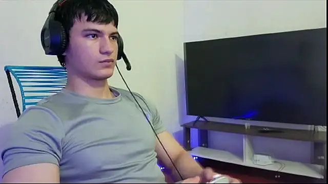 ErickWalton online show from November 15, 5:44 am