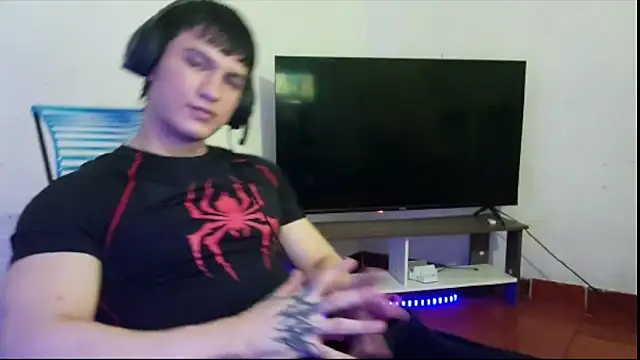 ErickWalton online show from November 13, 5:22 am