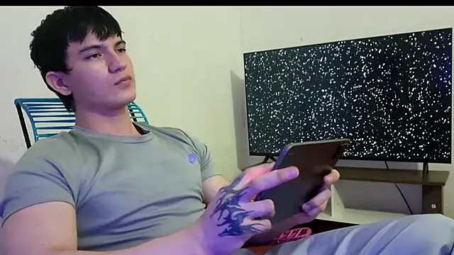 ErickWalton online show from December 3, 5:08 am