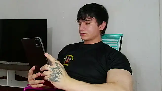 ErickWalton online show from January 13, 5:22 am