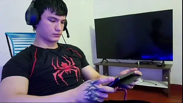 ErickWalton online show from November 18, 4:49 am