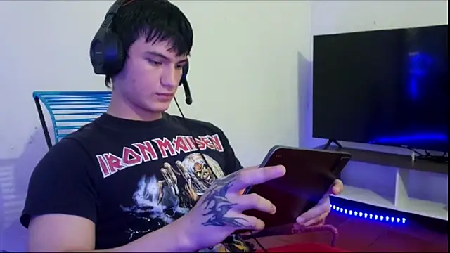 ErickWalton online show from November 25, 5:19 am