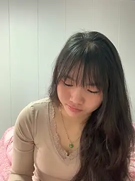 Snapshot of Emlyly-18 chatting on November 1, 2:51 am Emlyly-18 online show from November 1, 2:51 am