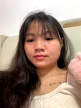 Snapshot of Emlyly-18 chatting on November 30, 2:34 am Emlyly-18 online show from November 30, 2:34 am