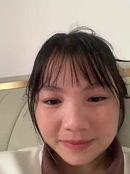 Snapshot of Emlyly-18 chatting on October 20, 7:20 am Emlyly-18 online show from October 20, 7:20 am