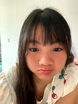 Snapshot of Emlyly-18 chatting on October 23, 3:16 am Emlyly-18 online show from October 23, 3:16 am