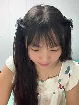 Emlyly-18 online show from October 15, 1:30 pm