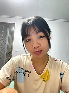 Emlyly-18 online show from October 18, 4:03 am