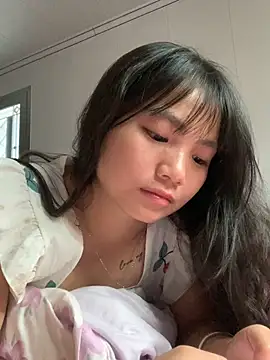 Emlyly-18 online show from September 23, 2:18 am