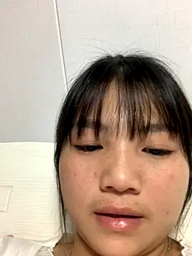 Snapshot of Emlyly-18 chatting on November 3, 2:31 pm Emlyly-18 online show from November 3, 2:31 pm