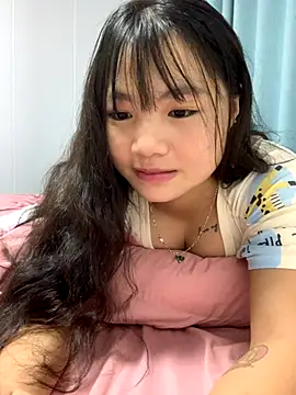 Emlyly-18 online show from October 2, 4:27 am
