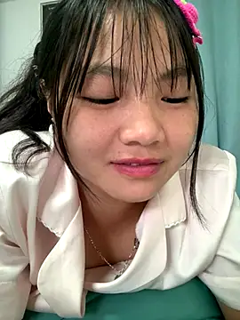 Emlyly-18 online show from October 10, 4:13 am